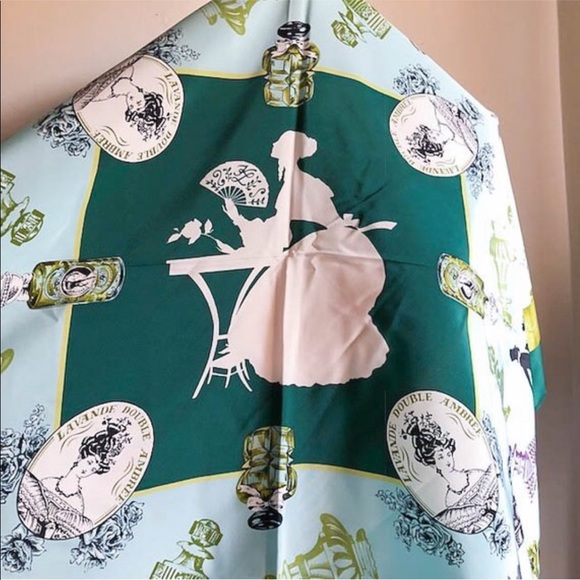 Beautiful Vintage Karl Lagerfeld Large Silk Scarf - Picture 4 of 8